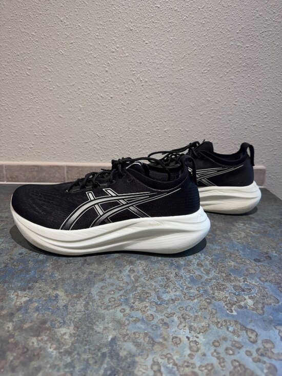 Asics Gel Nimbus 27 - Two Pairs - Men\'s 9.5 Wide main image 11